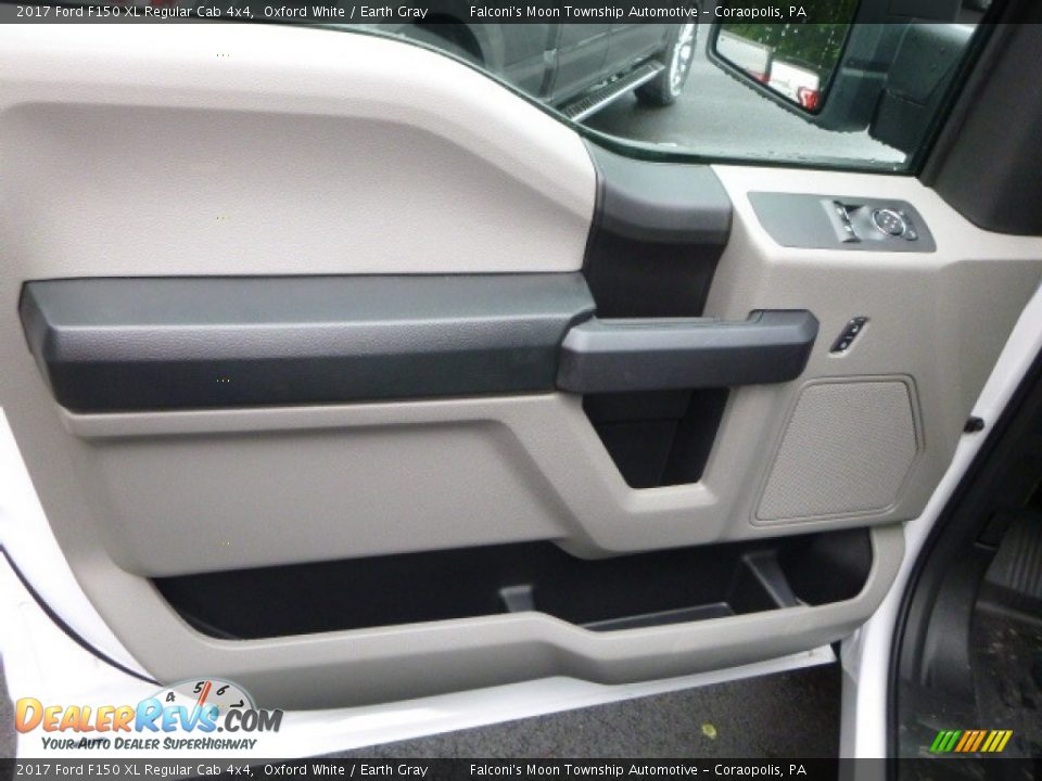 Door Panel of 2017 Ford F150 XL Regular Cab 4x4 Photo #9