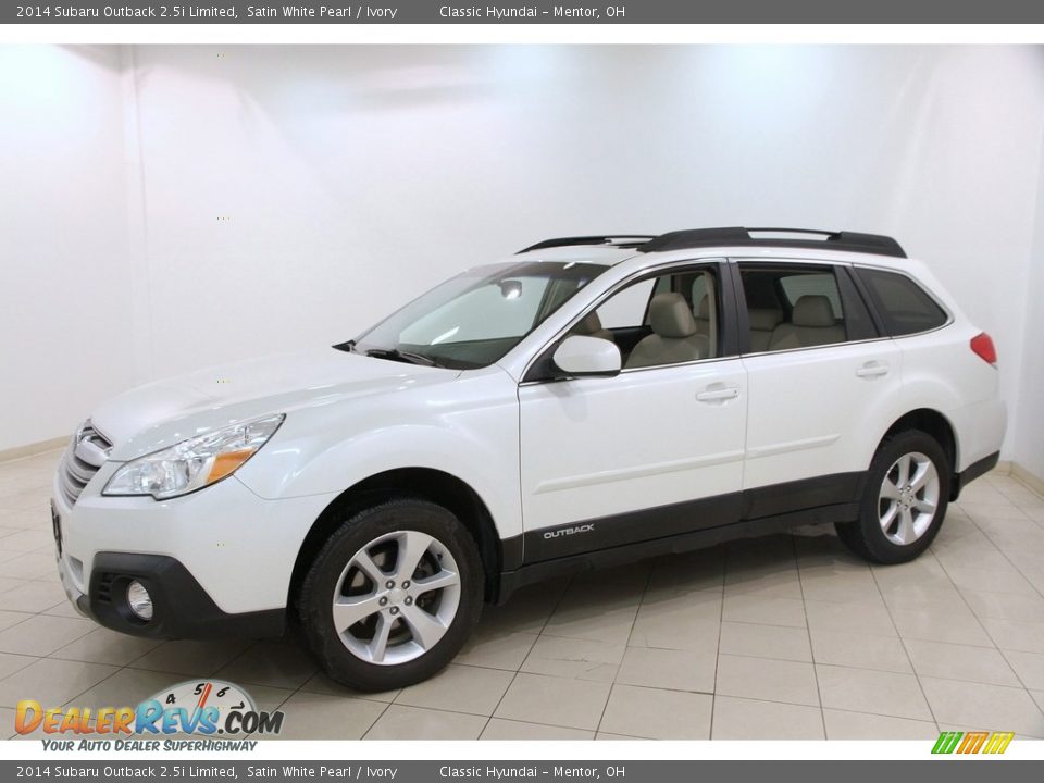 Front 3/4 View of 2014 Subaru Outback 2.5i Limited Photo #3