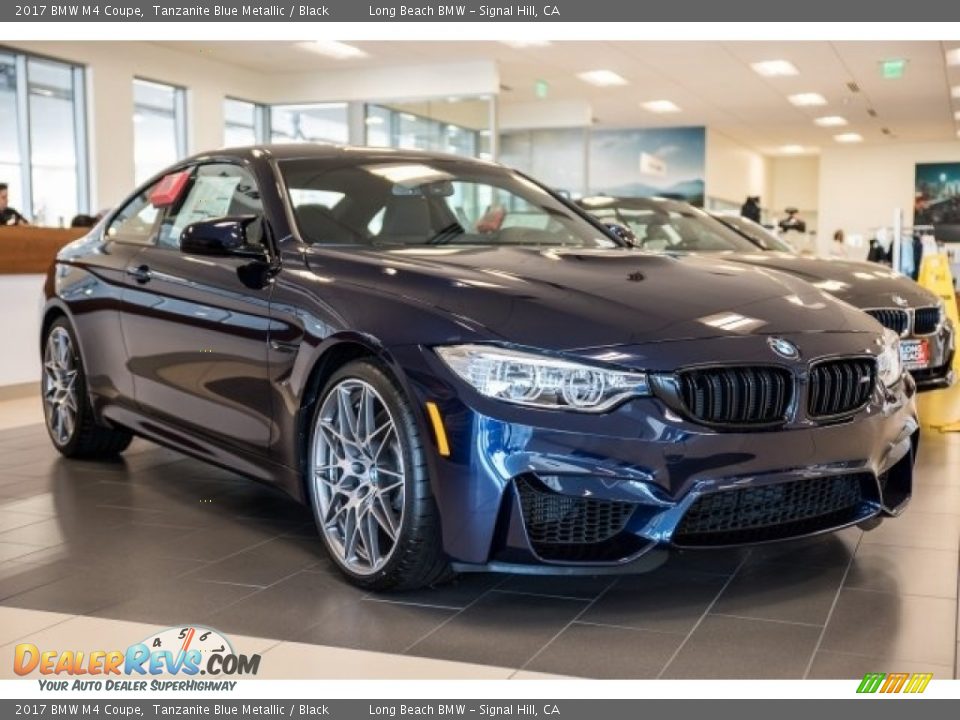 Front 3/4 View of 2017 BMW M4 Coupe Photo #9