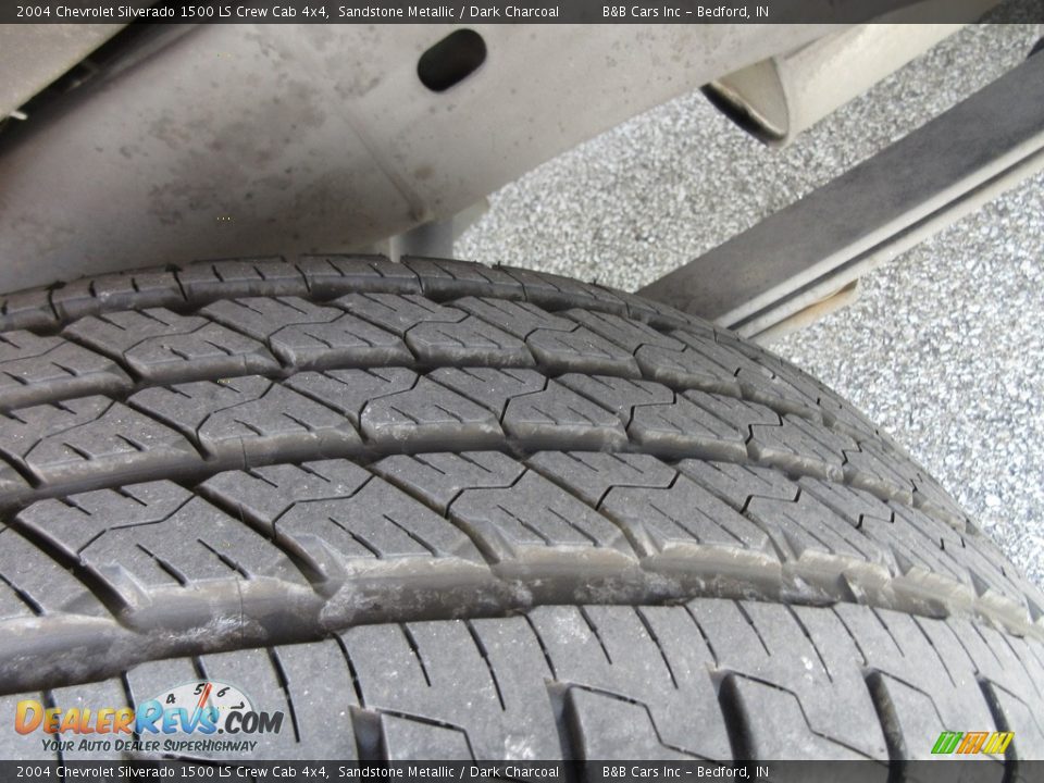 2004 Chevrolet Silverado 1500 LS Crew Cab 4x4 Sandstone Metallic / Dark Charcoal Photo #10