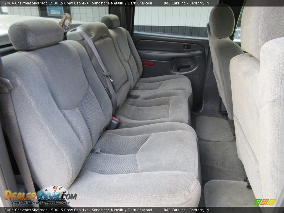 2004 Chevrolet Silverado 1500 LS Crew Cab 4x4 Sandstone Metallic / Dark Charcoal Photo #18