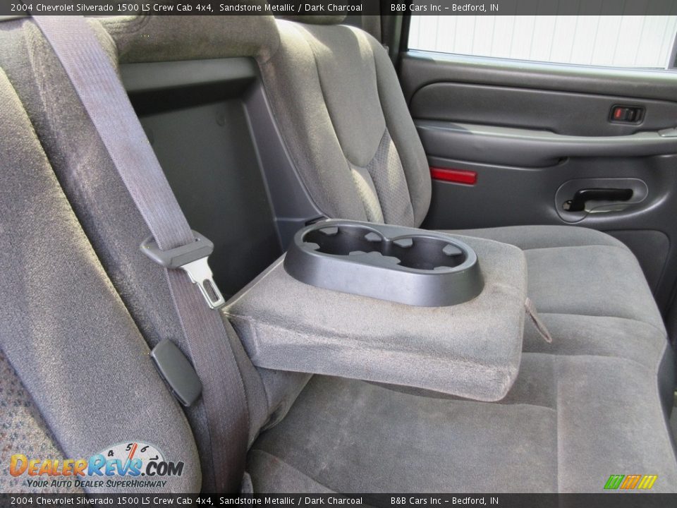 2004 Chevrolet Silverado 1500 LS Crew Cab 4x4 Sandstone Metallic / Dark Charcoal Photo #19