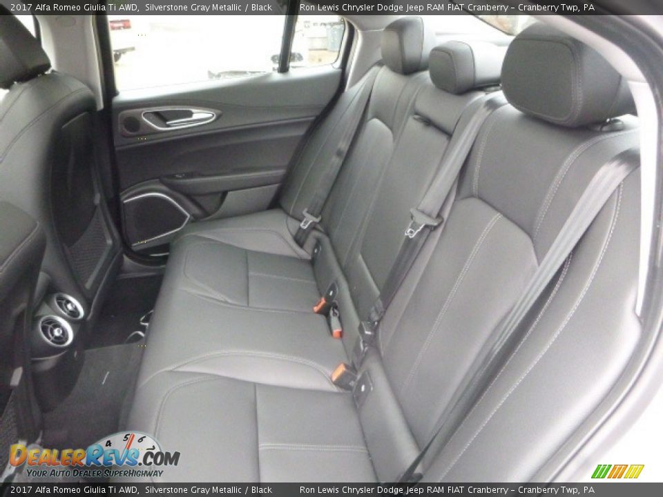 2017 Alfa Romeo Giulia Ti AWD Silverstone Gray Metallic / Black Photo #17