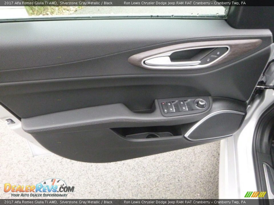 2017 Alfa Romeo Giulia Ti AWD Silverstone Gray Metallic / Black Photo #19