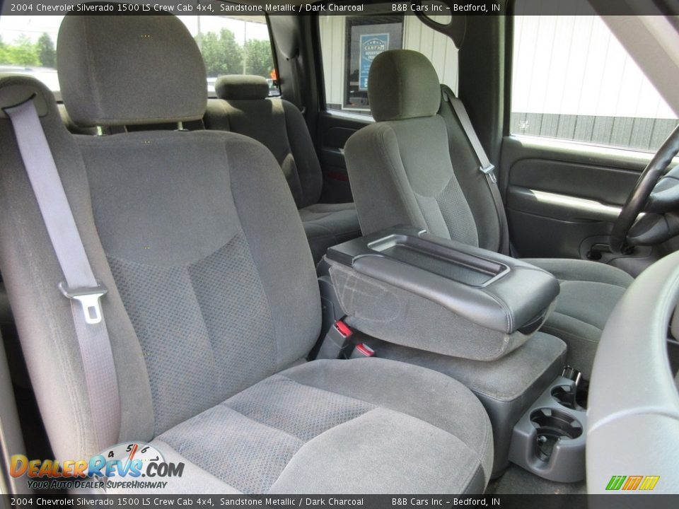 2004 Chevrolet Silverado 1500 LS Crew Cab 4x4 Sandstone Metallic / Dark Charcoal Photo #25