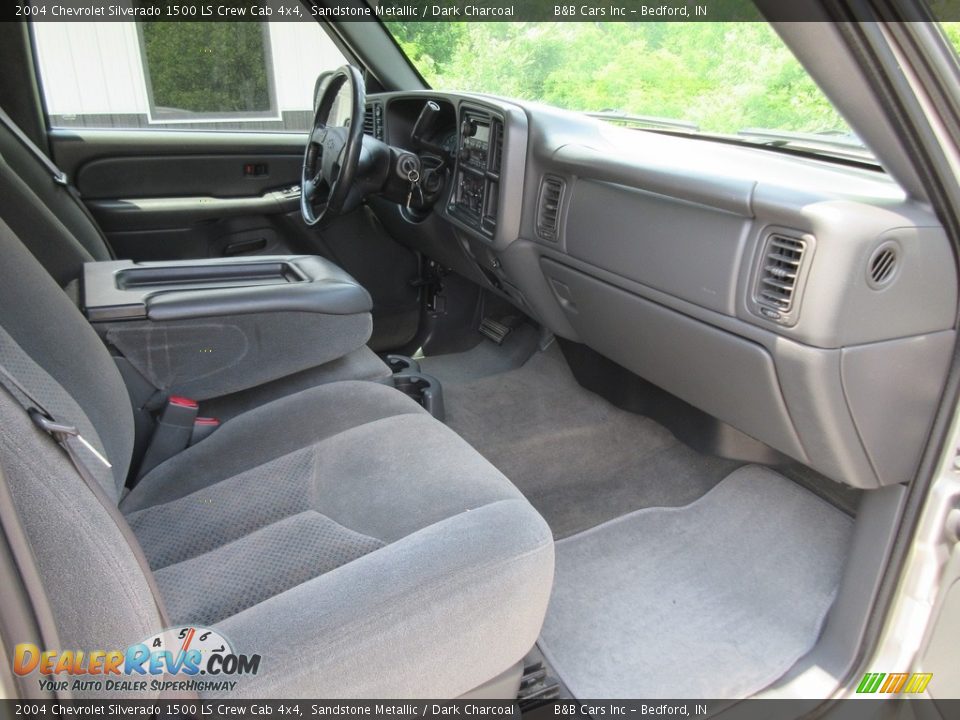 2004 Chevrolet Silverado 1500 LS Crew Cab 4x4 Sandstone Metallic / Dark Charcoal Photo #26