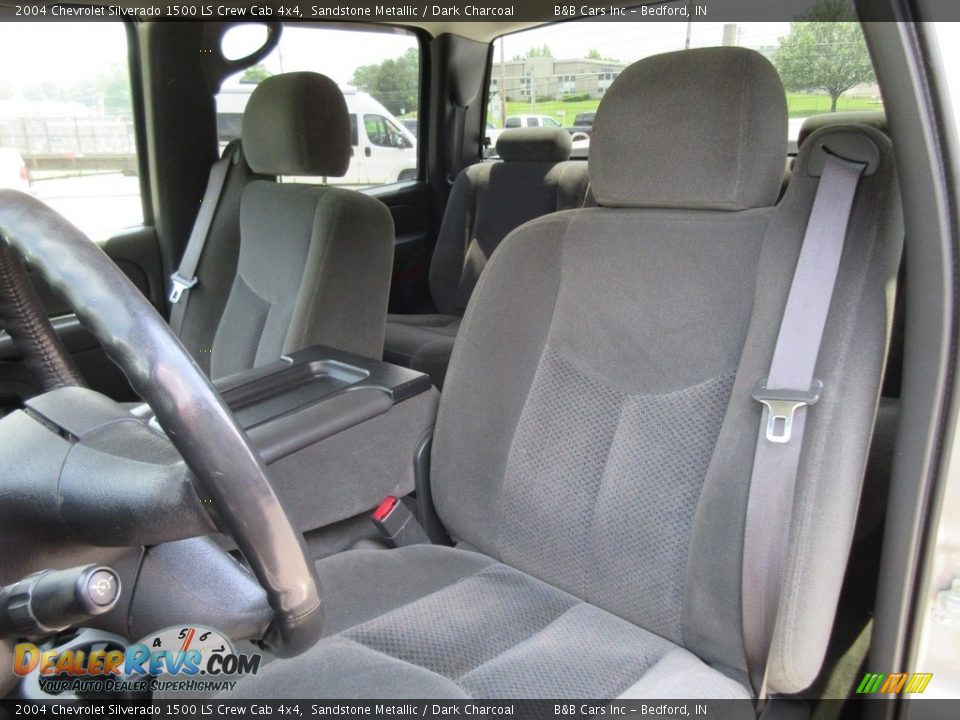 2004 Chevrolet Silverado 1500 LS Crew Cab 4x4 Sandstone Metallic / Dark Charcoal Photo #30