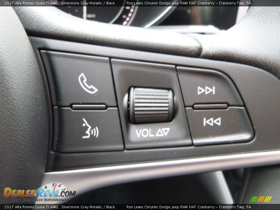 2017 Alfa Romeo Giulia Ti AWD Silverstone Gray Metallic / Black Photo #27