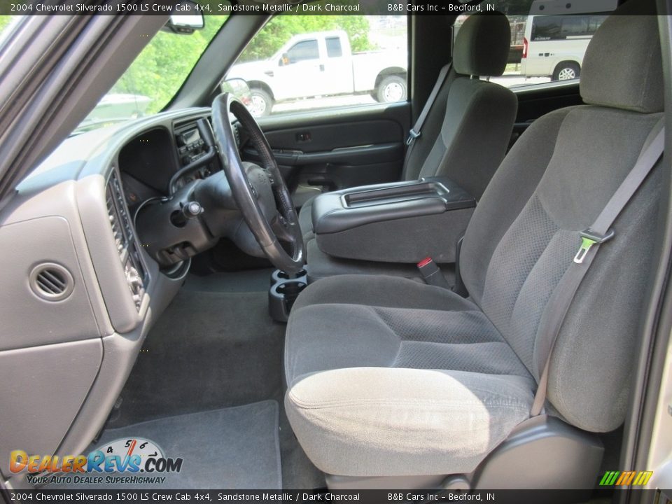 2004 Chevrolet Silverado 1500 LS Crew Cab 4x4 Sandstone Metallic / Dark Charcoal Photo #31
