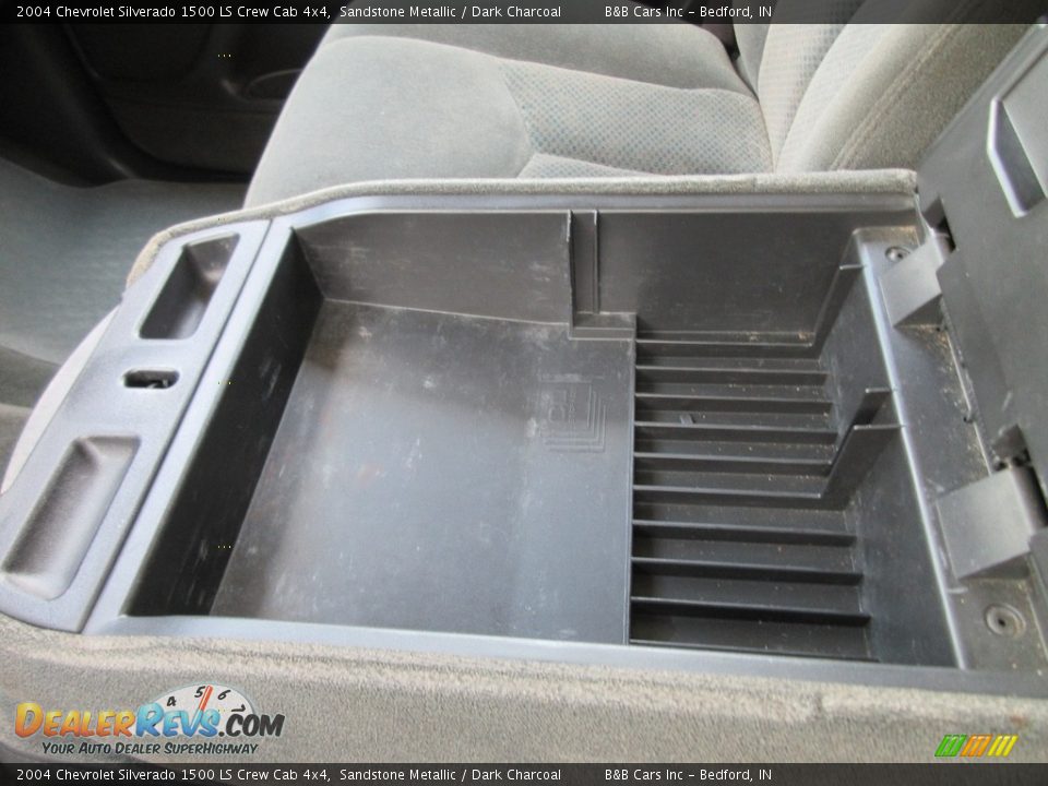 2004 Chevrolet Silverado 1500 LS Crew Cab 4x4 Sandstone Metallic / Dark Charcoal Photo #34