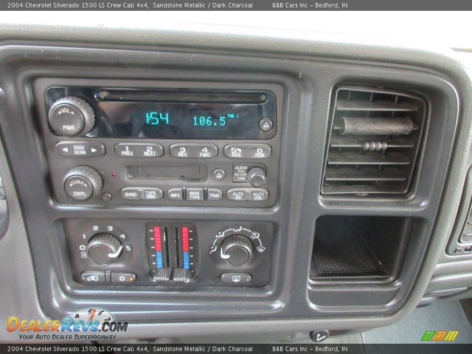 2004 Chevrolet Silverado 1500 LS Crew Cab 4x4 Sandstone Metallic / Dark Charcoal Photo #36