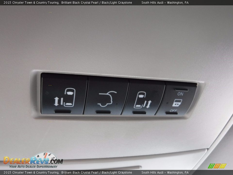 2015 Chrysler Town & Country Touring Brilliant Black Crystal Pearl / Black/Light Graystone Photo #32