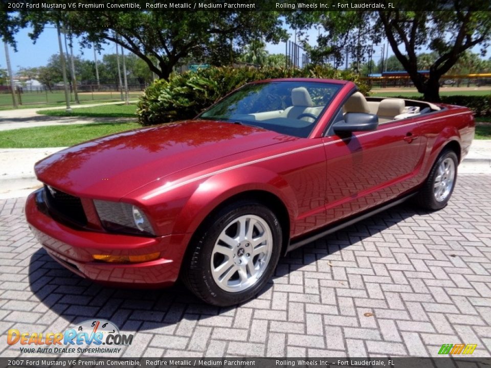 Front 3/4 View of 2007 Ford Mustang V6 Premium Convertible Photo #5