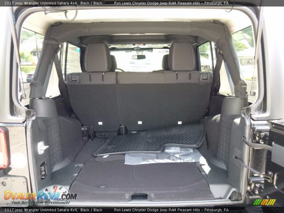 2017 Jeep Wrangler Unlimited Sahara 4x4 Black / Black Photo #5