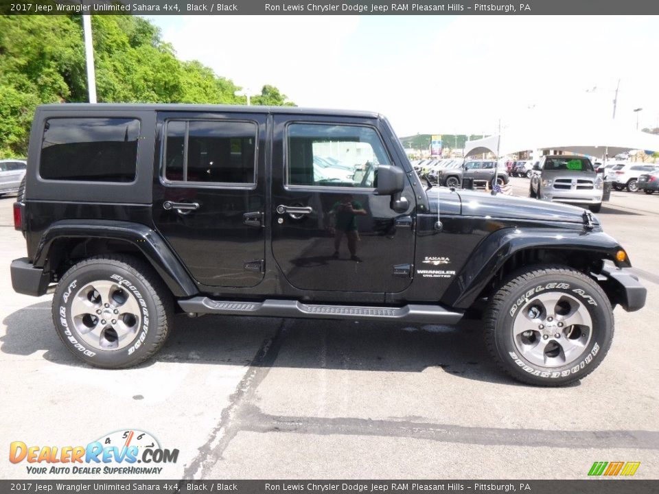 2017 Jeep Wrangler Unlimited Sahara 4x4 Black / Black Photo #7