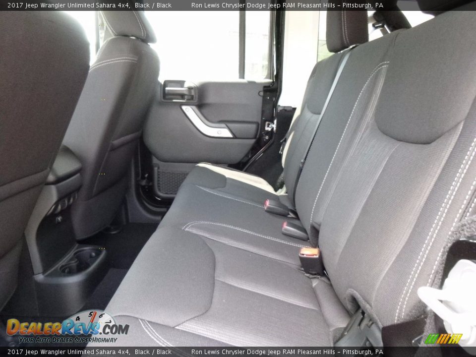 2017 Jeep Wrangler Unlimited Sahara 4x4 Black / Black Photo #12