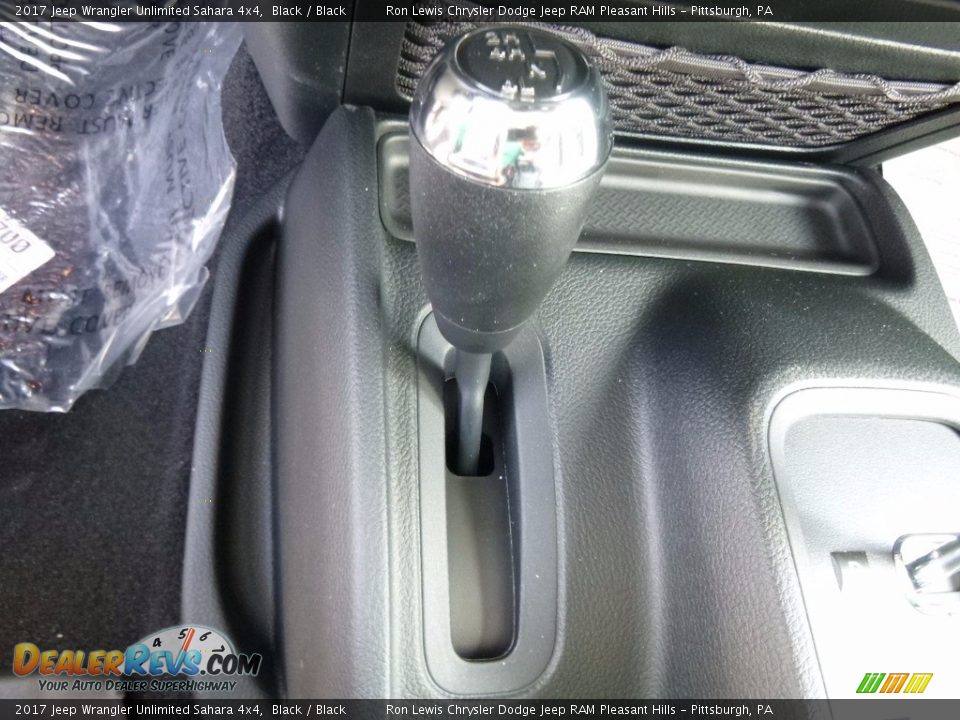 2017 Jeep Wrangler Unlimited Sahara 4x4 Black / Black Photo #17
