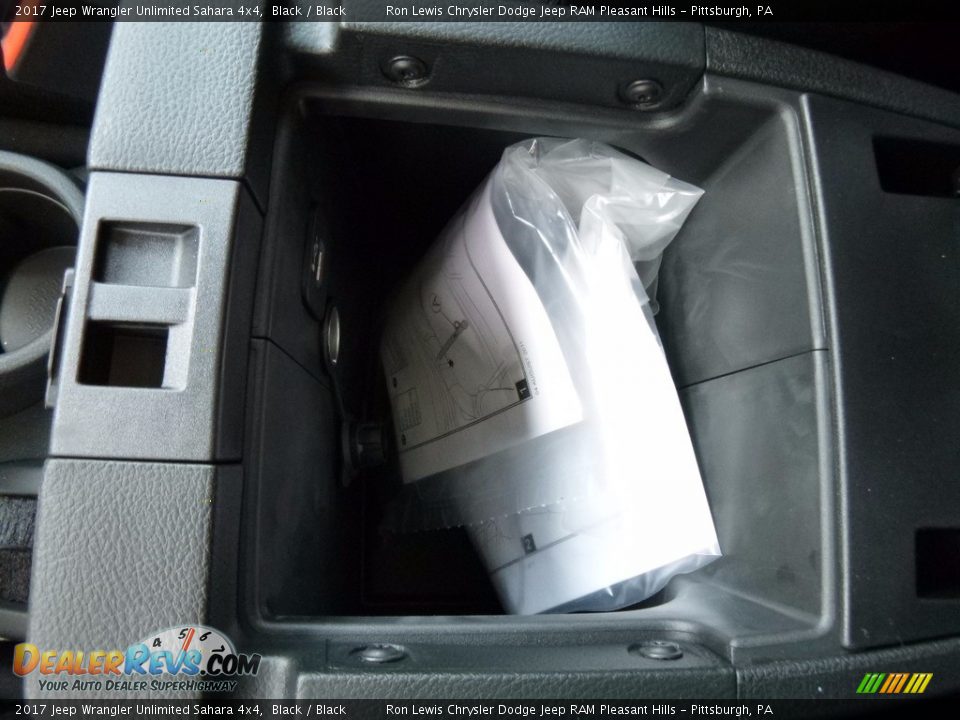 2017 Jeep Wrangler Unlimited Sahara 4x4 Black / Black Photo #19