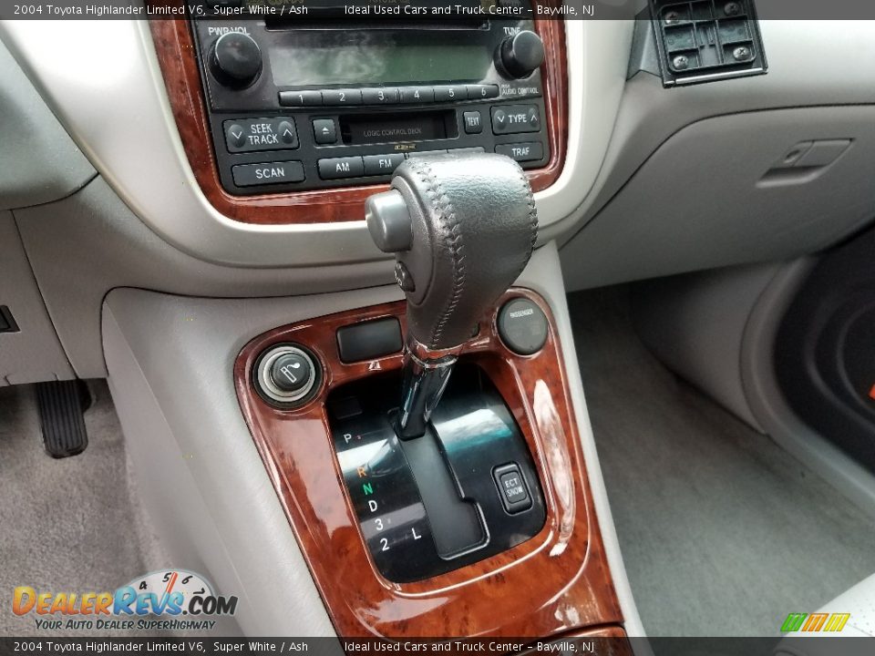 2004 Toyota Highlander Limited V6 Super White / Ash Photo #18