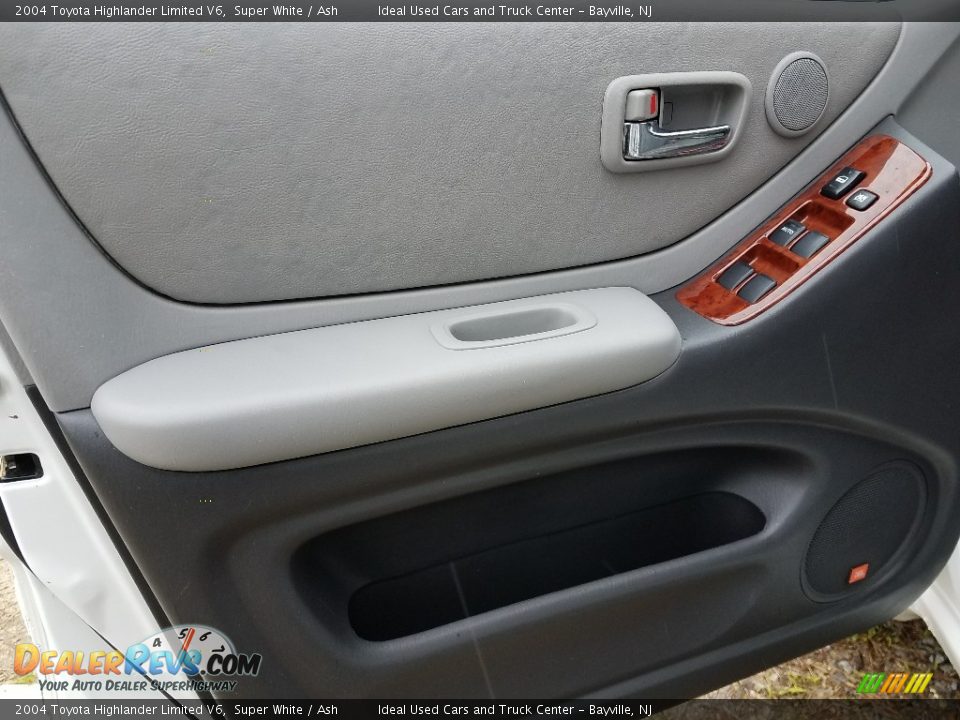 2004 Toyota Highlander Limited V6 Super White / Ash Photo #20