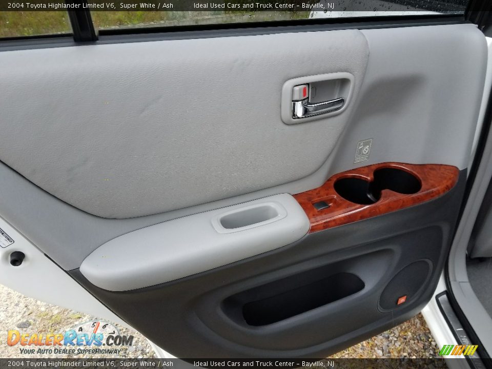 2004 Toyota Highlander Limited V6 Super White / Ash Photo #24