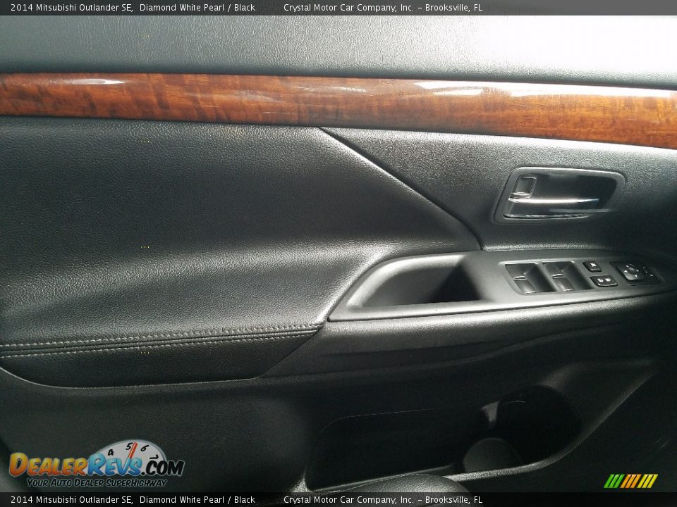2014 Mitsubishi Outlander SE Diamond White Pearl / Black Photo #17
