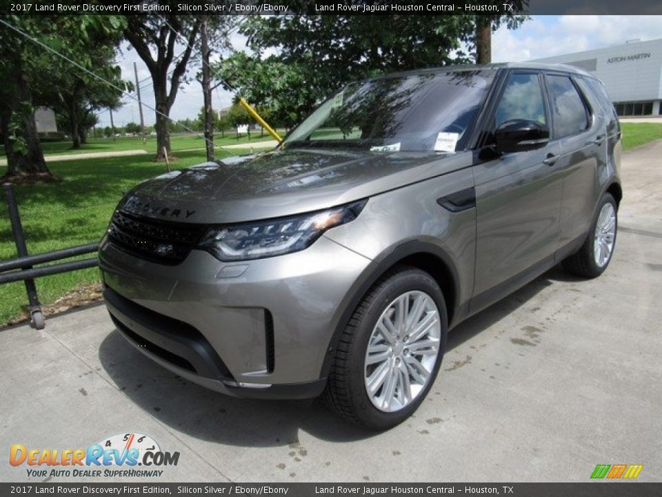 Front 3/4 View of 2017 Land Rover Discovery First Edition Photo #10