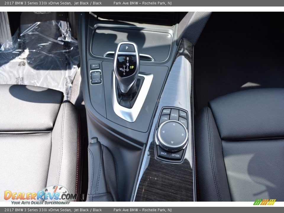 2017 BMW 3 Series 330i xDrive Sedan Jet Black / Black Photo #17