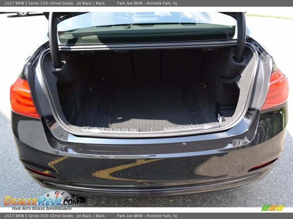 2017 BMW 3 Series 330i xDrive Sedan Jet Black / Black Photo #22