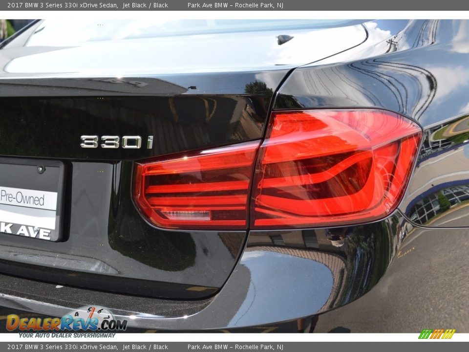 2017 BMW 3 Series 330i xDrive Sedan Jet Black / Black Photo #23