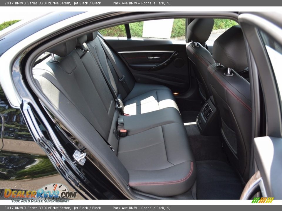 2017 BMW 3 Series 330i xDrive Sedan Jet Black / Black Photo #25