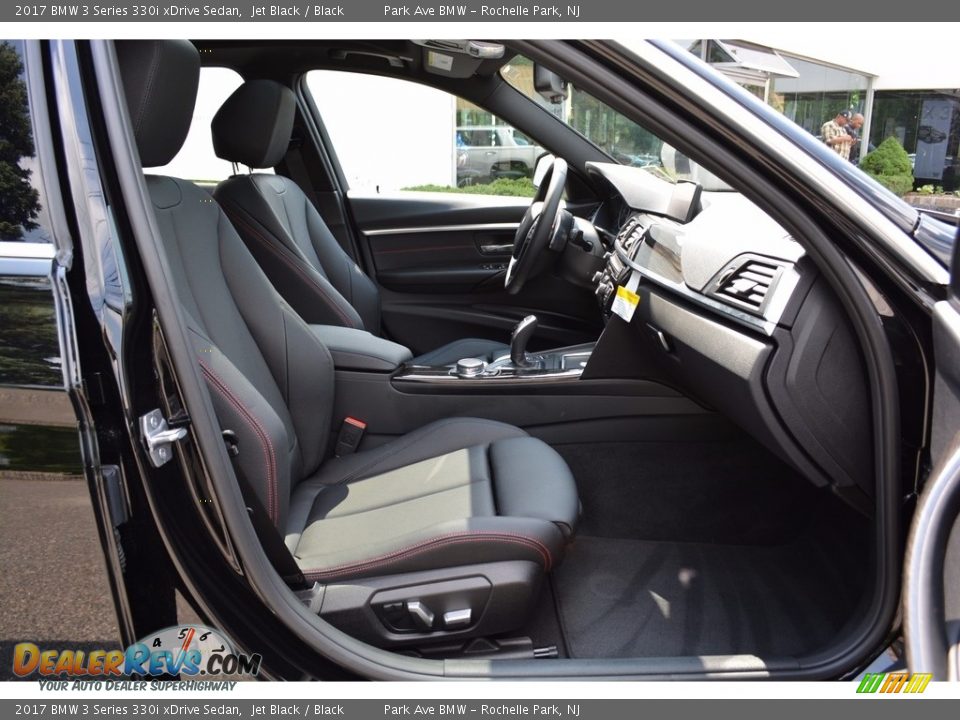 2017 BMW 3 Series 330i xDrive Sedan Jet Black / Black Photo #28