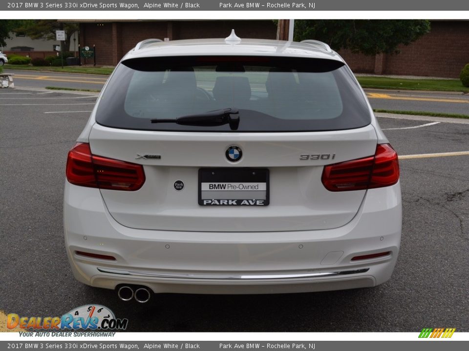 2017 BMW 3 Series 330i xDrive Sports Wagon Alpine White / Black Photo #4