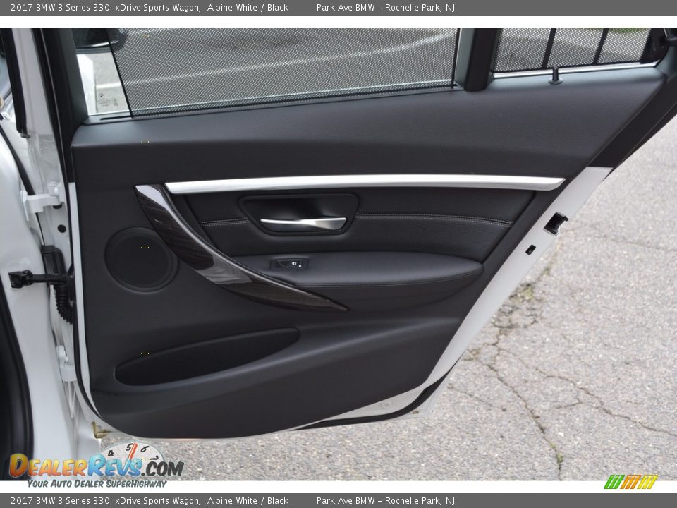 2017 BMW 3 Series 330i xDrive Sports Wagon Alpine White / Black Photo #24