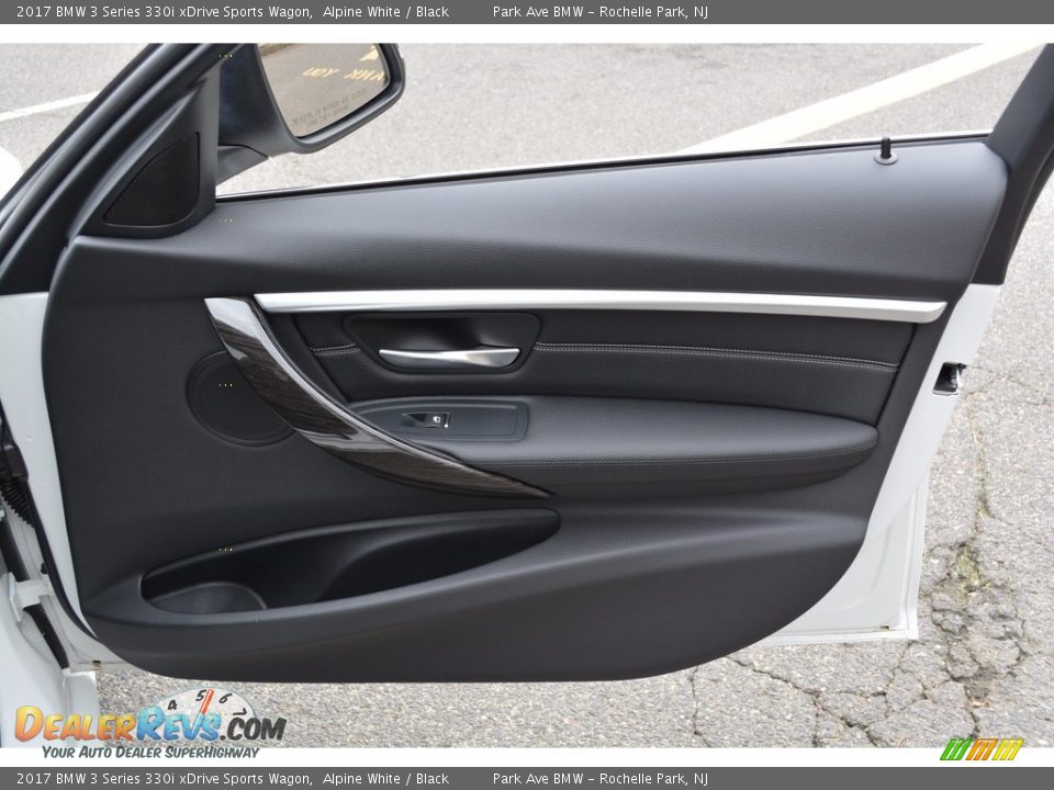Door Panel of 2017 BMW 3 Series 330i xDrive Sports Wagon Photo #26