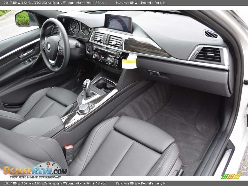 Dashboard of 2017 BMW 3 Series 330i xDrive Sports Wagon Photo #27