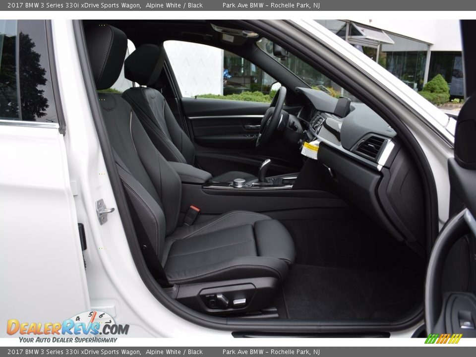 2017 BMW 3 Series 330i xDrive Sports Wagon Alpine White / Black Photo #28