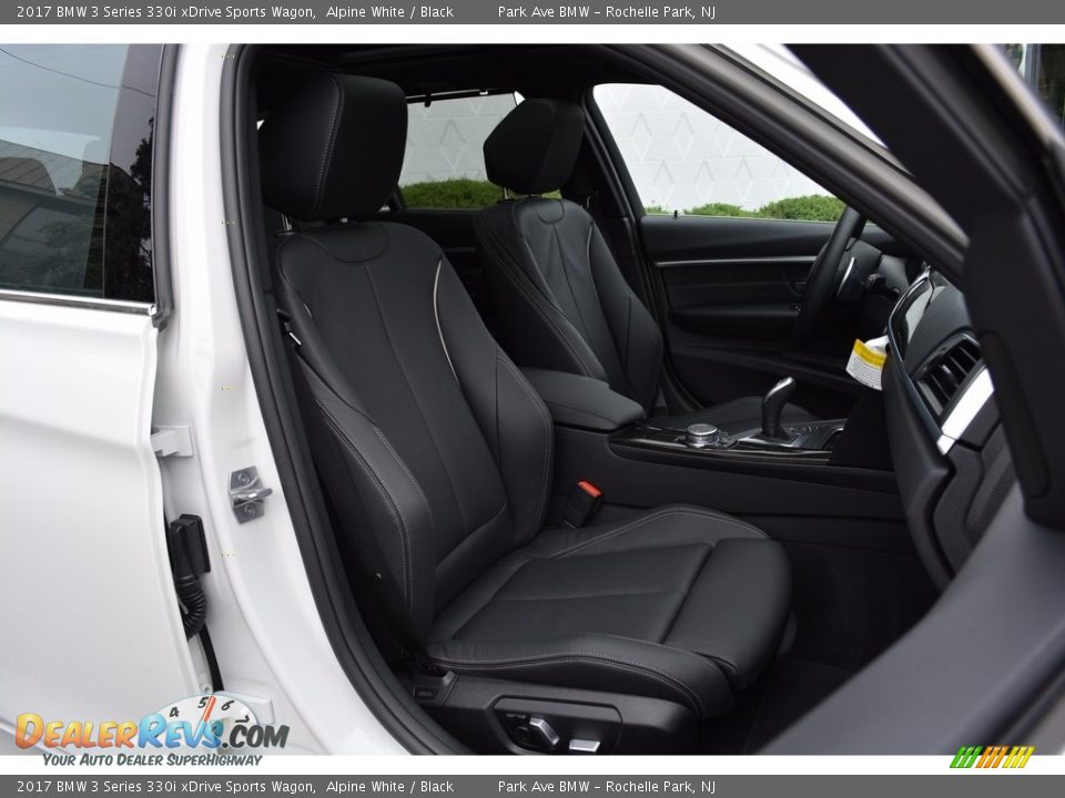 2017 BMW 3 Series 330i xDrive Sports Wagon Alpine White / Black Photo #29