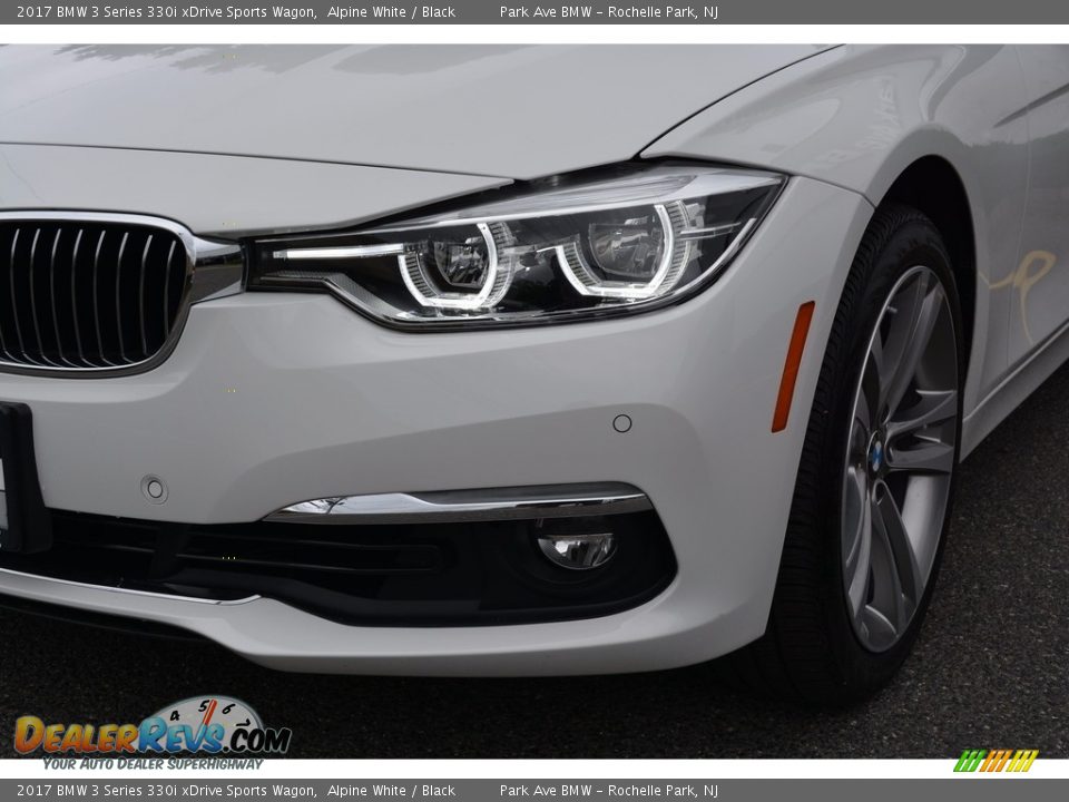 2017 BMW 3 Series 330i xDrive Sports Wagon Alpine White / Black Photo #31