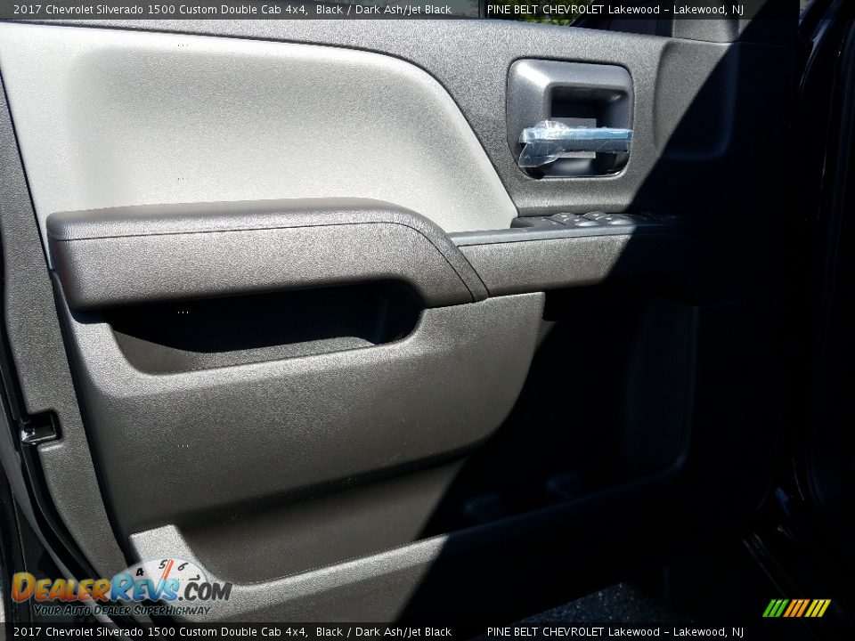 2017 Chevrolet Silverado 1500 Custom Double Cab 4x4 Black / Dark Ash/Jet Black Photo #8