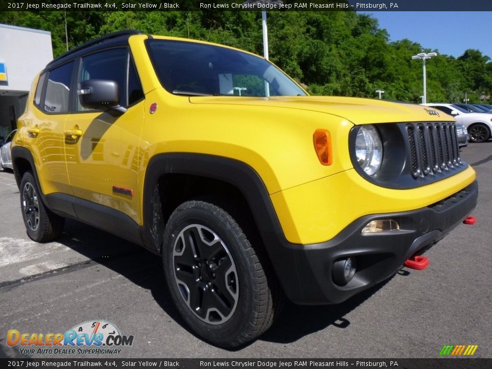 Front 3/4 View of 2017 Jeep Renegade Trailhawk 4x4 Photo #8