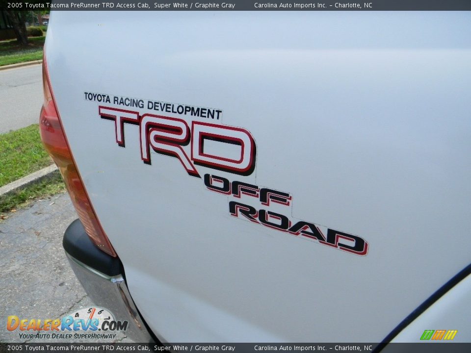 2005 Toyota Tacoma PreRunner TRD Access Cab Super White / Graphite Gray Photo #12