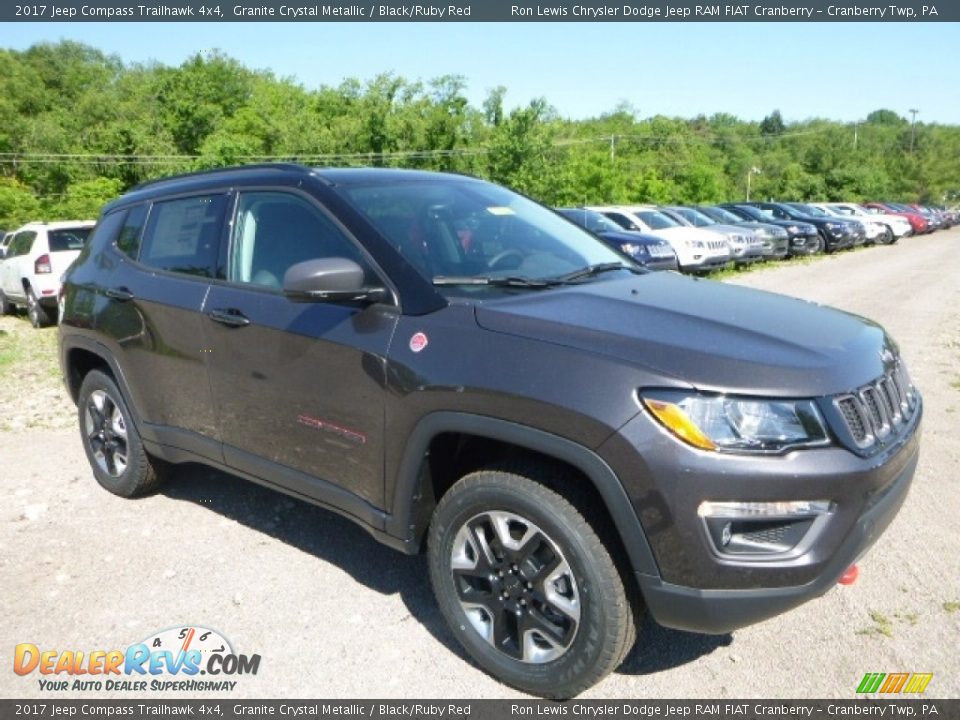 Front 3/4 View of 2017 Jeep Compass Trailhawk 4x4 Photo #7