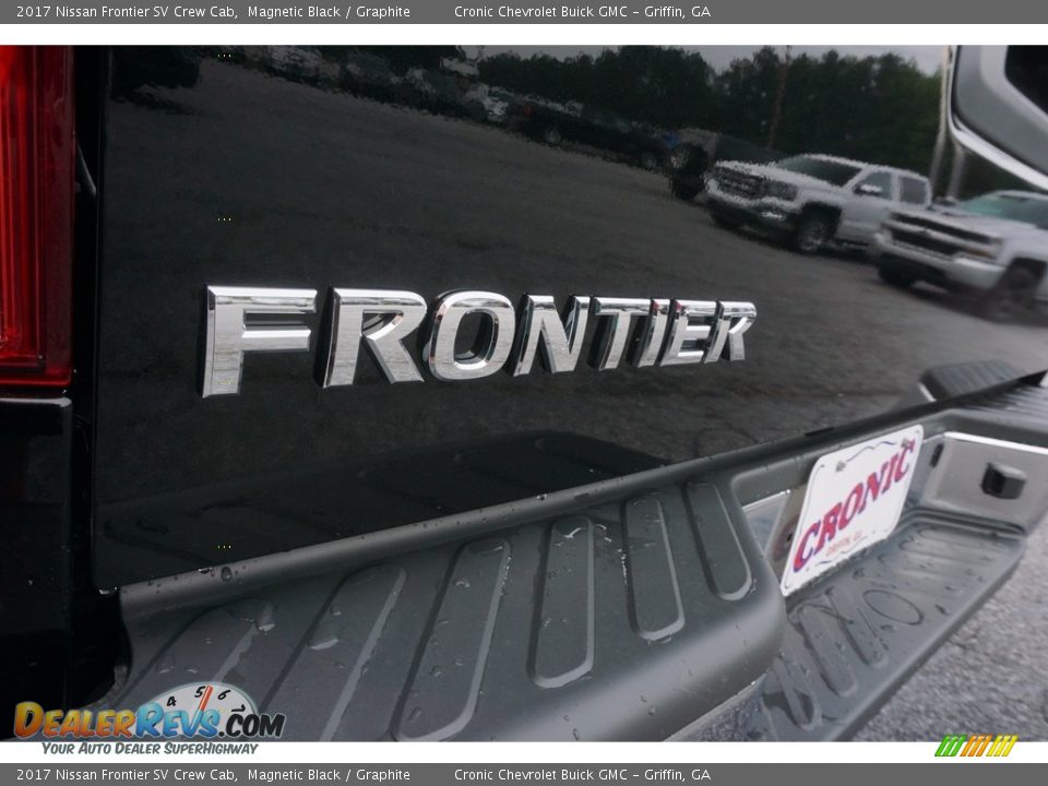 2017 Nissan Frontier SV Crew Cab Magnetic Black / Graphite Photo #14