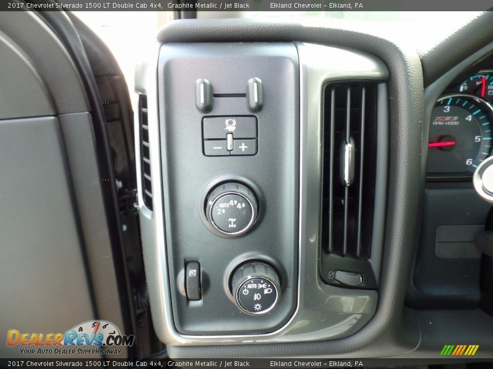 2017 Chevrolet Silverado 1500 LT Double Cab 4x4 Graphite Metallic / Jet Black Photo #24