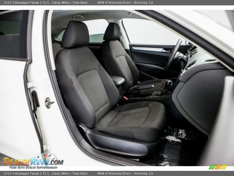 2013 Volkswagen Passat 2.5L S Candy White / Titan Black Photo #6