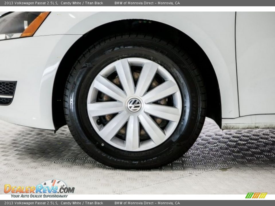 2013 Volkswagen Passat 2.5L S Candy White / Titan Black Photo #8