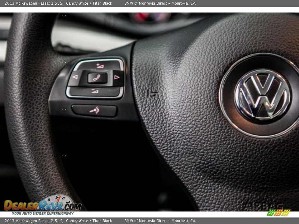2013 Volkswagen Passat 2.5L S Candy White / Titan Black Photo #17