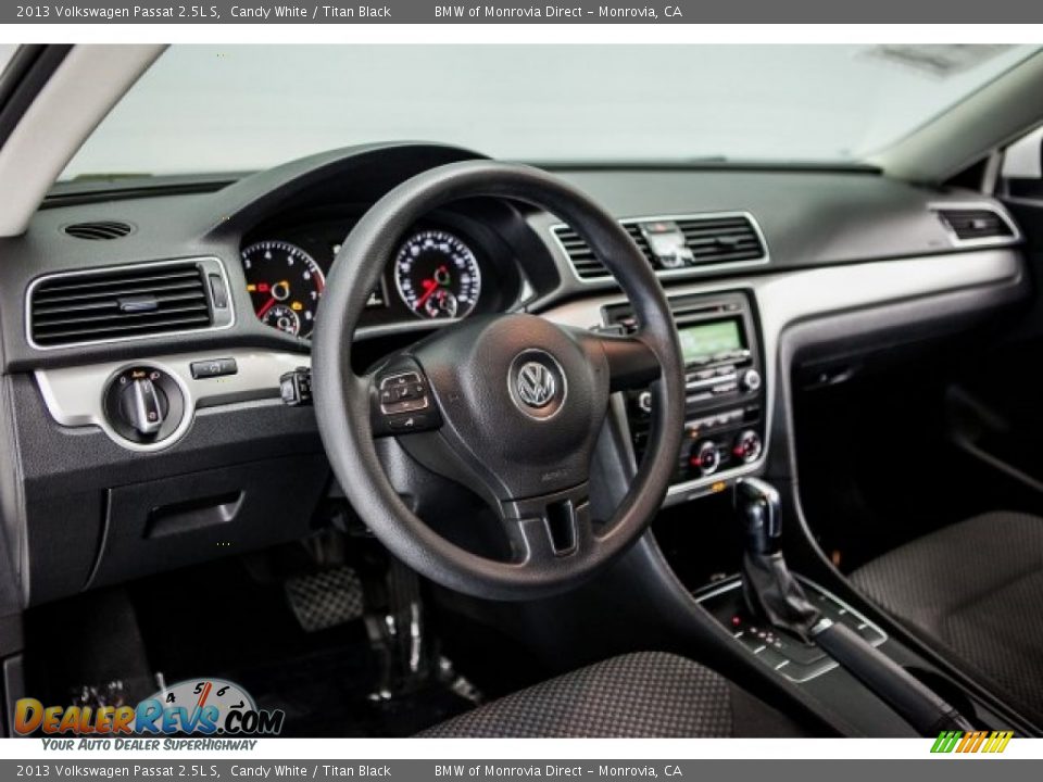 2013 Volkswagen Passat 2.5L S Candy White / Titan Black Photo #19