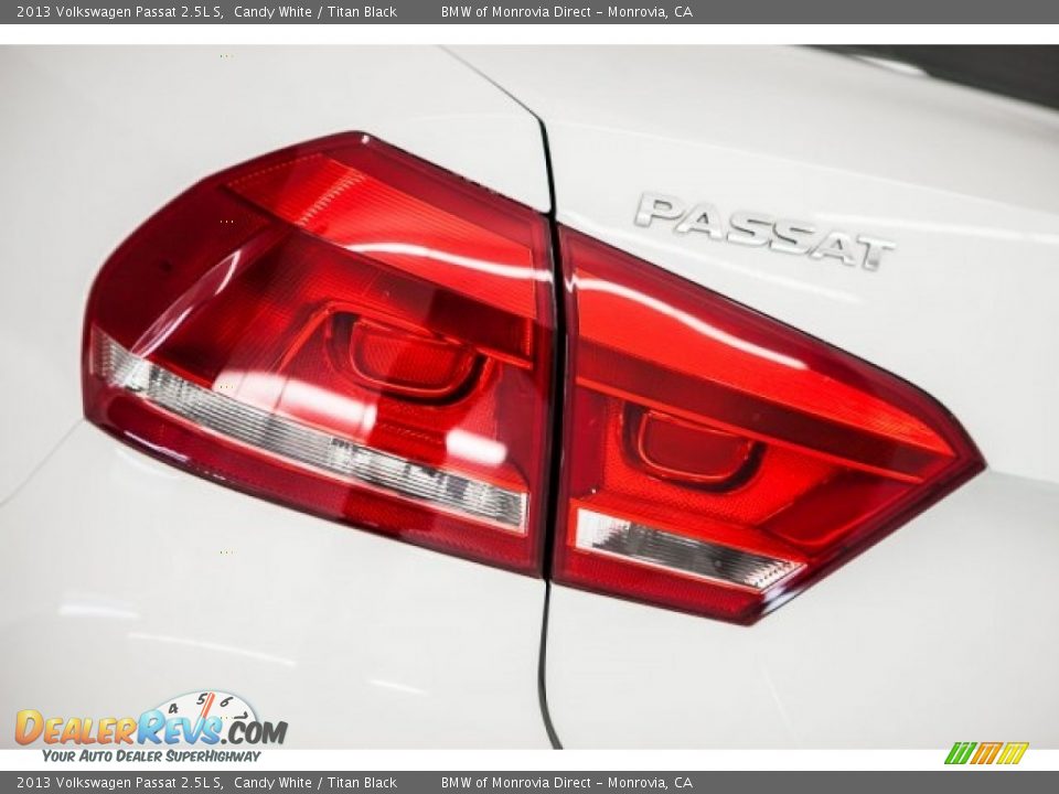 2013 Volkswagen Passat 2.5L S Candy White / Titan Black Photo #23
